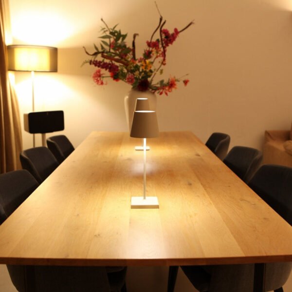 Dimmbare Tischlampe LunaGlow - Tragbar und Elegant - Image 12