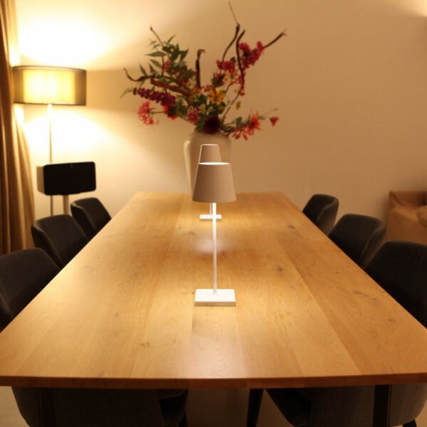 Dimmbare Tischlampe LunaGlow - Tragbar und Elegant - Image 15