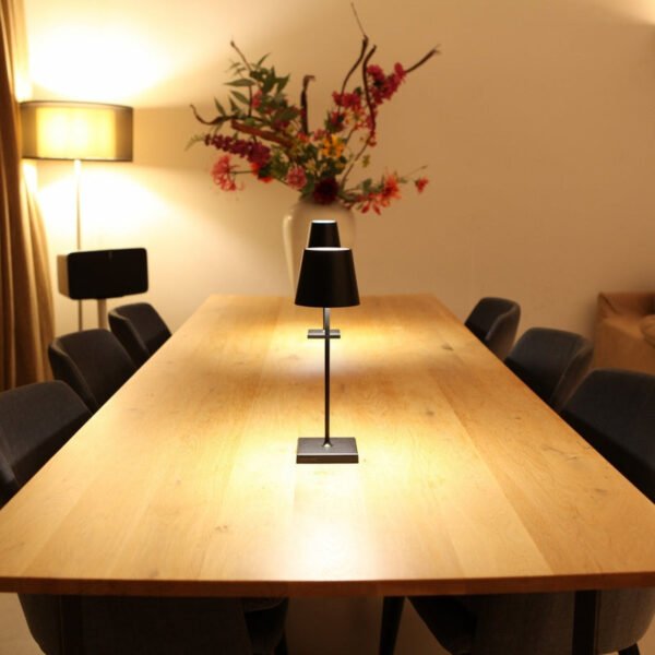 Dimmbare Tischlampe LunaGlow - Tragbar und Elegant - Image 11
