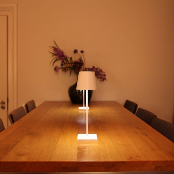 Dimmbare Tischlampe LunaGlow - Tragbar und Elegant - Image 20
