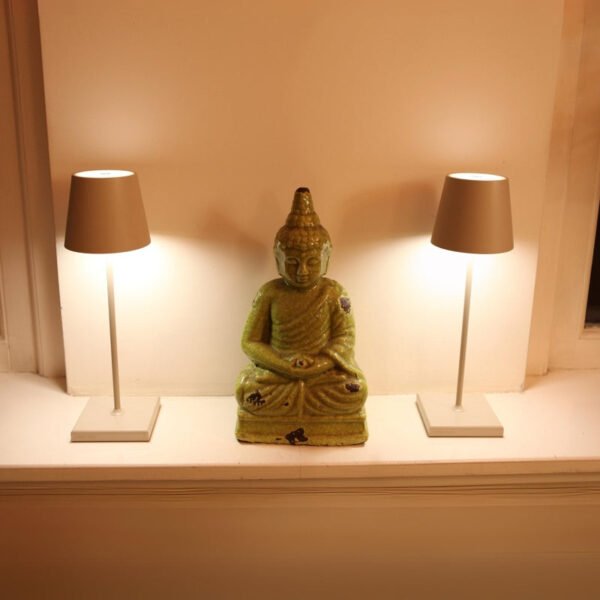 Dimmbare Tischlampe LunaGlow - Tragbar und Elegant - Image 9